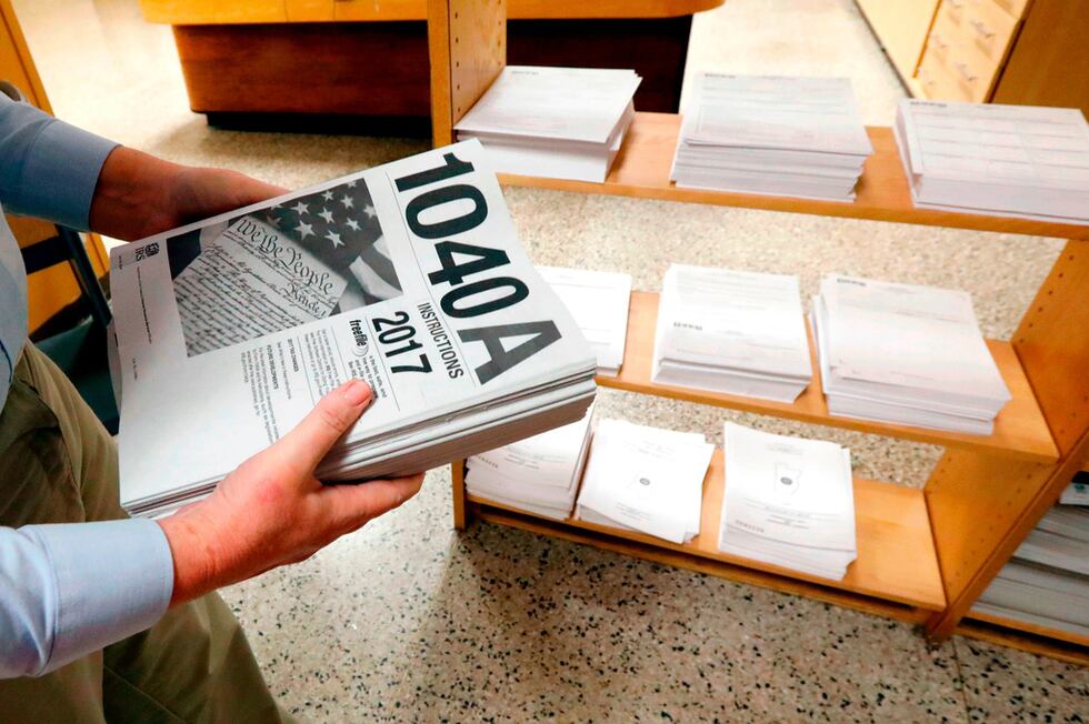 Susan Prendergast, de la biblioteca Eudora Welty Library en Jackson, Mississippi, organiza...