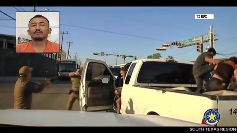 Detienen a 11 indocumentados y un conductor tras persecución