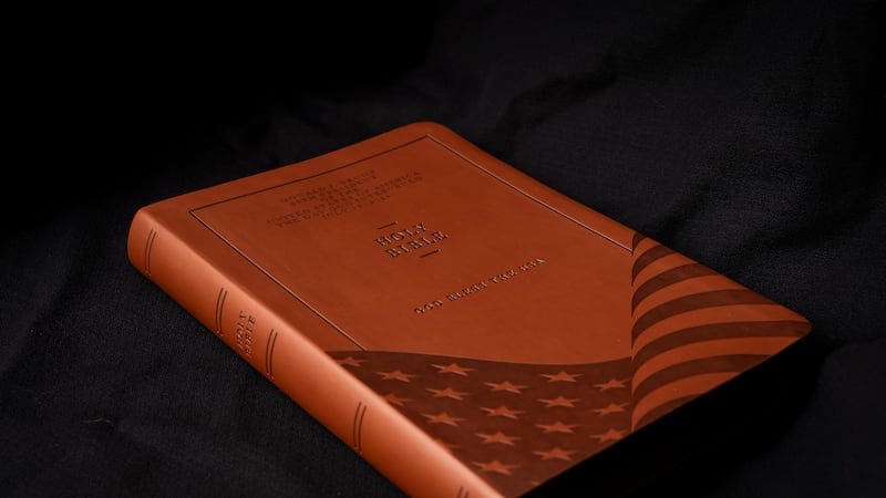 La Biblia del entonces candidato presidencial republicano Donald Trump, en Washington, el 8 de...