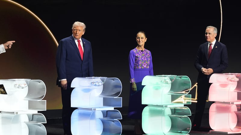 El presidente Donald Trump, la presidenta mexicana Claudia Sheinbaum y el primer ministro...