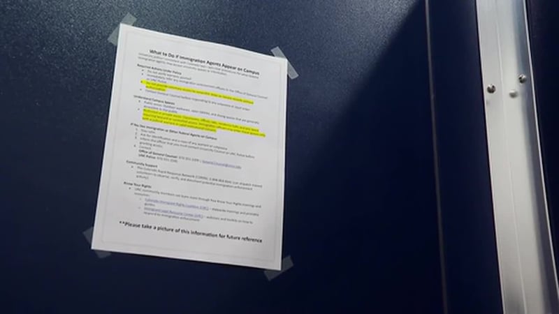Un centro educativo informa a sus estudiantes qué hacer si ven a agentes de ICE de una manera...