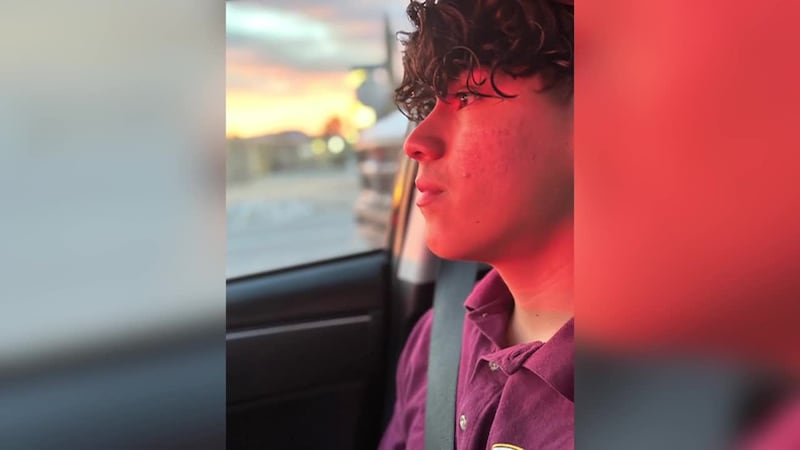 Hispano de 18 años dio su último respiro rodeado de su familia. Era pasajero en un vehículo...