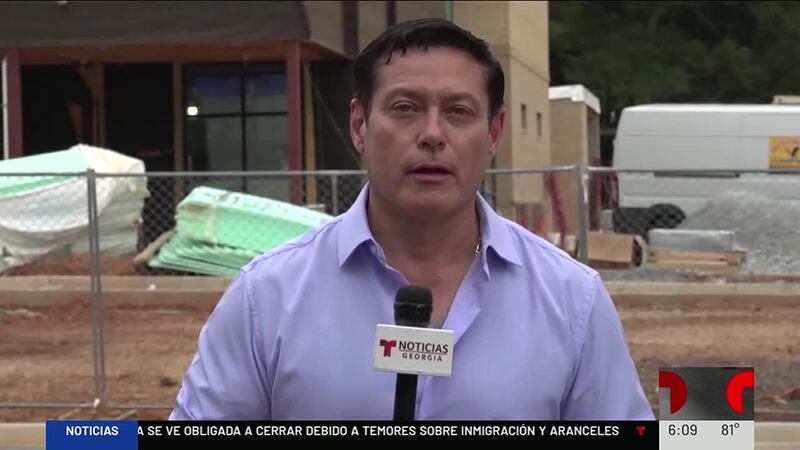 El administrador de la obre dijo les dijo a los agentes que era una propiedad privada y les...