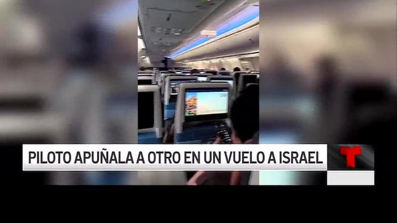 Piloto apuñala a otro a bordo de un avión de pasajeros con destino a Israel.