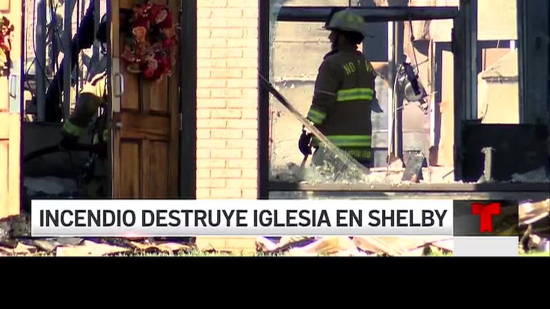 Incendio destruye iglesia en Shelby. Telemundo Carolina del Norte.