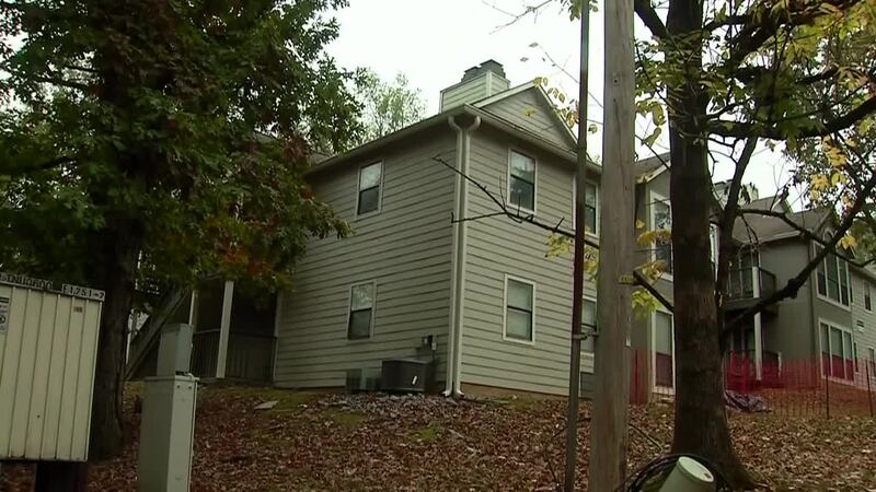 Menor de 2 años cae desde la ventana de su apartamento.