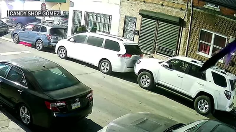 Arrestan a vendedor de tamales muy querido en su comunidad. Vecinos dicen que fueron agentes...